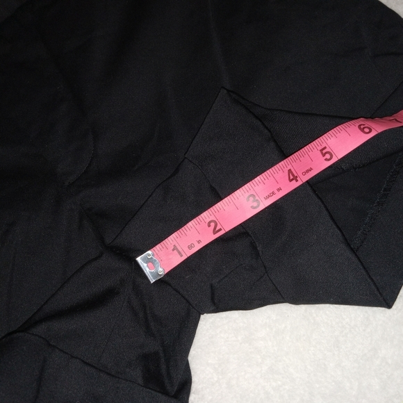 ZARA Basic Like New Black Cuffed Hem Chino Shorts size M - Picture 6 of 10